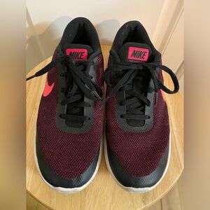 Nike flex women’s sneakers color wild cherry size 8, pre-owned.In good condition